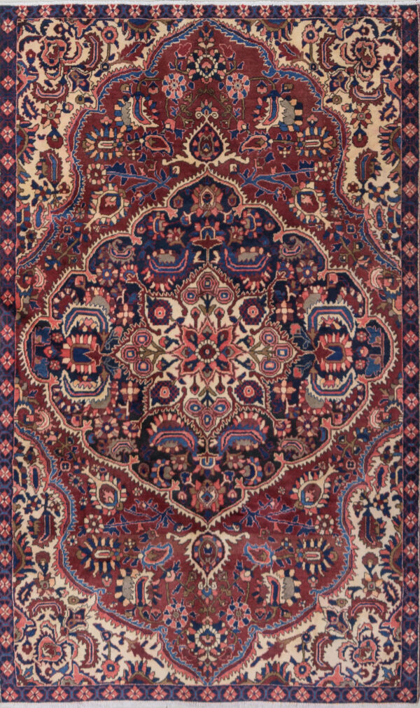 Persian Hand Knotted Bakhtiari Carpet: 252cm x 150cm