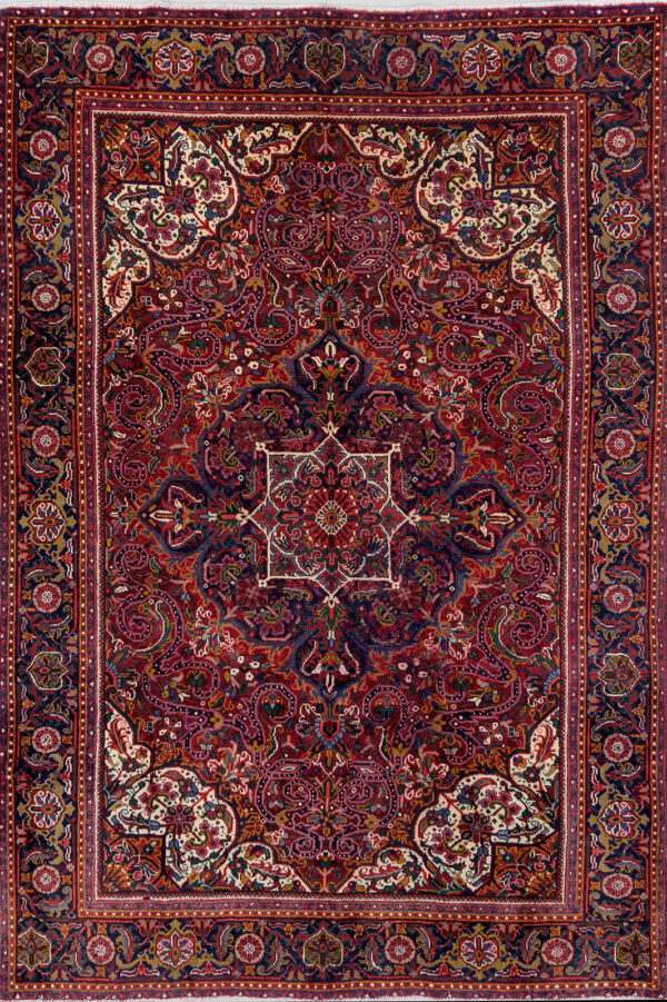 Persian Hand Knotted Heriz Carpet: 295cm x 200cm
