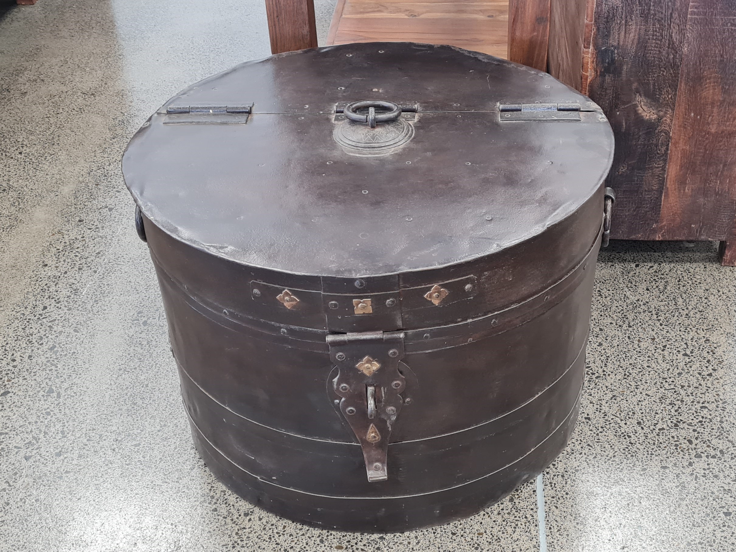 Vintage Grain Iron Pot - Image 3
