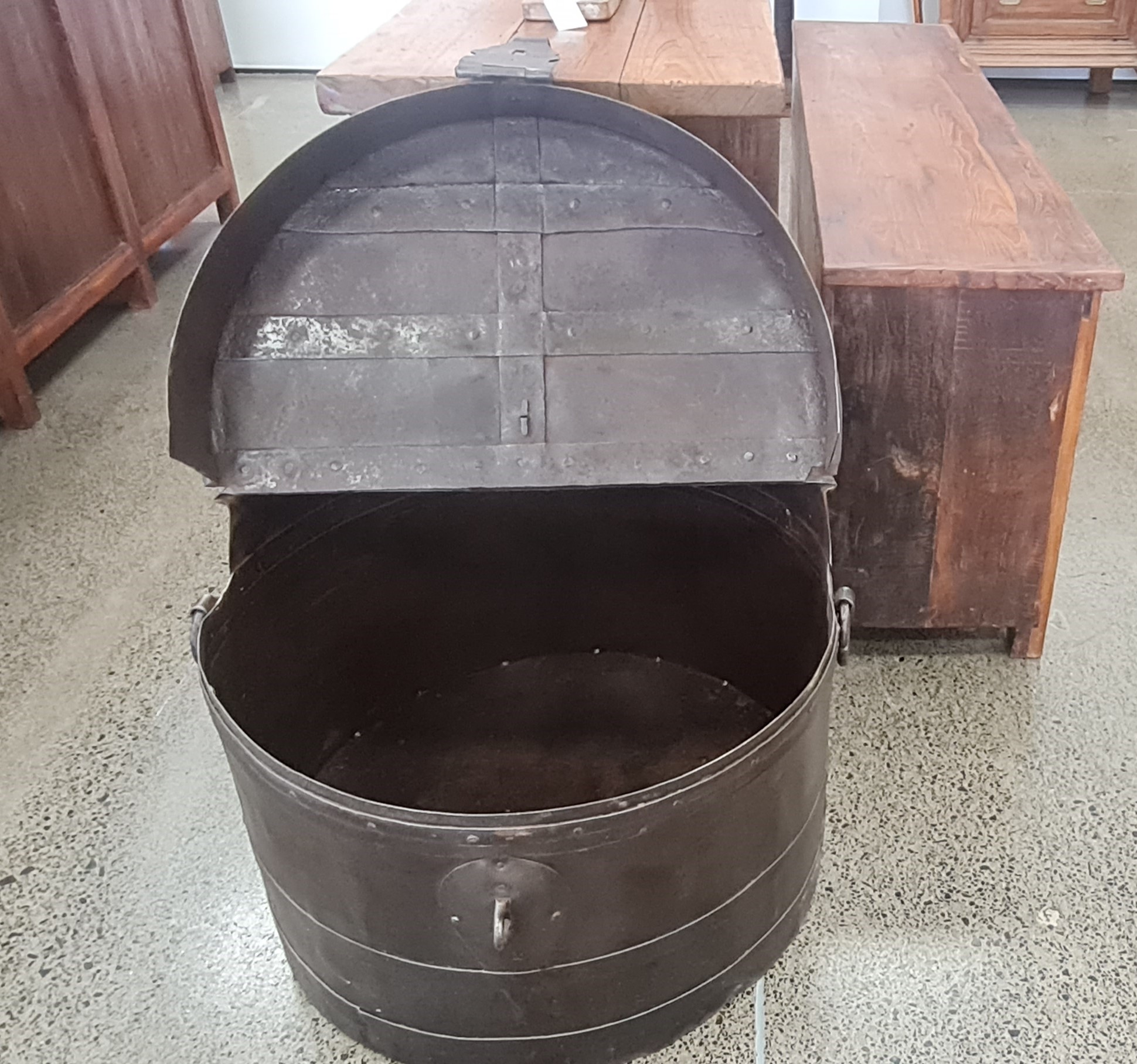 Vintage Grain Iron Pot - Image 5
