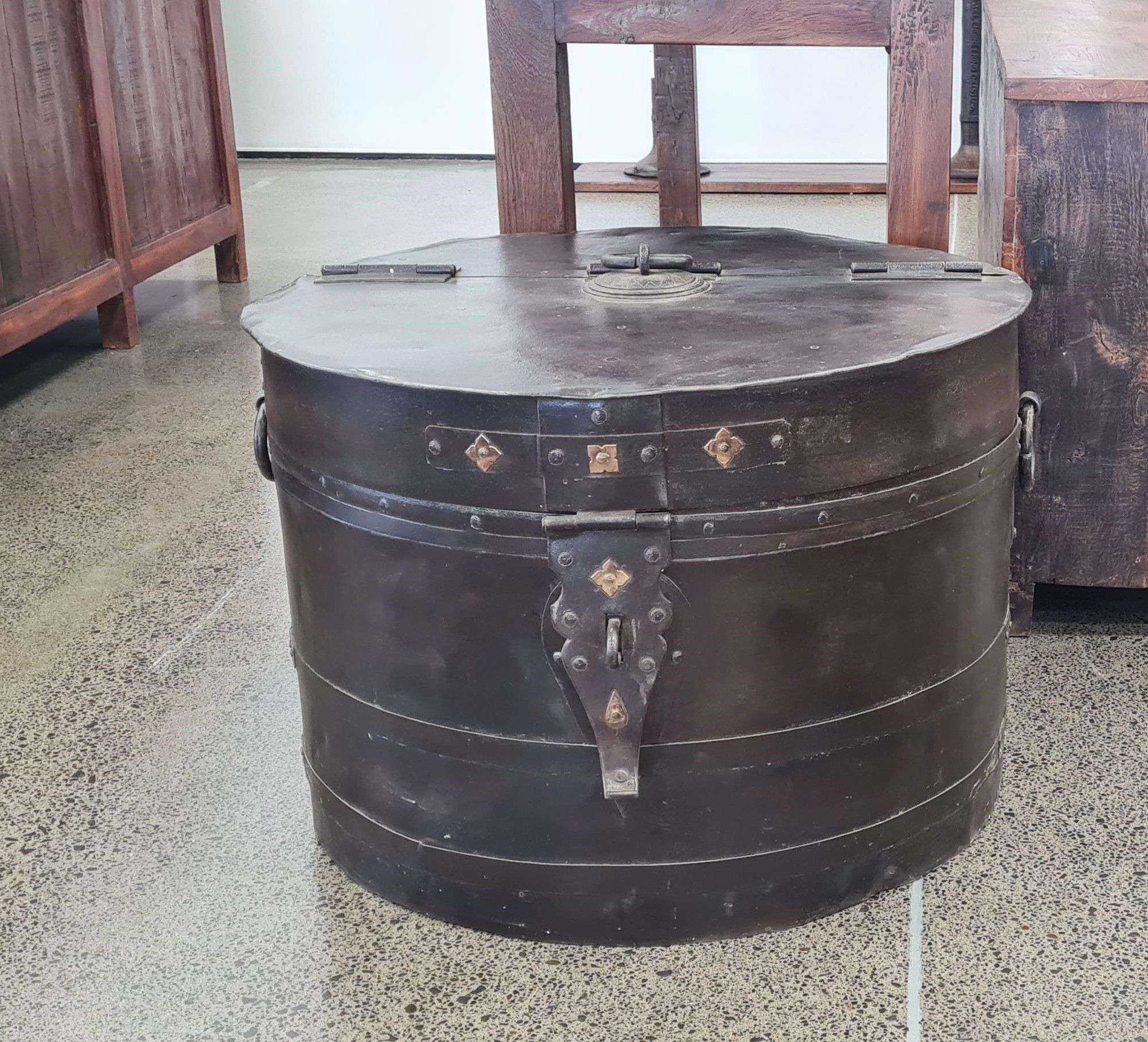 Vintage Grain Iron Pot - Image 2