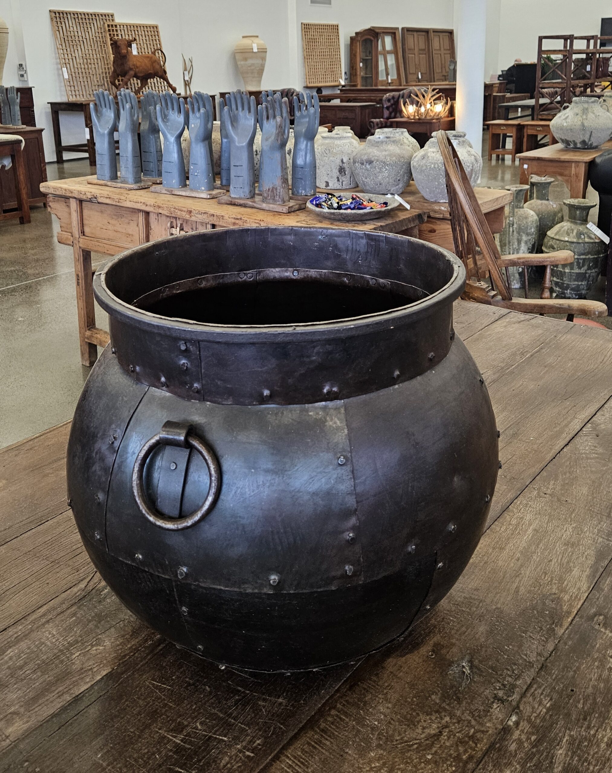 Sahar Round Iron Planter - Small